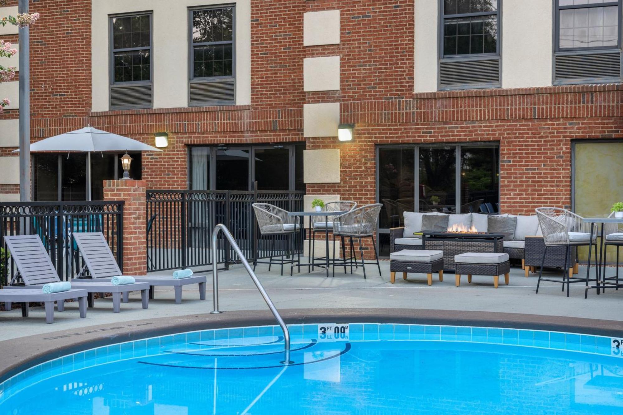 Four Points By Sheraton Greensboro Airport Exterior foto